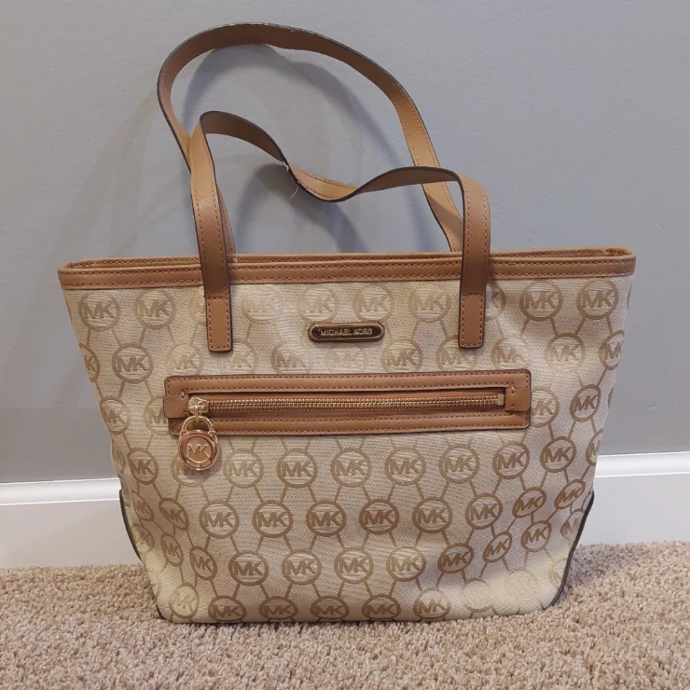 MICHAEL KORS Kempton Signature Circle Monogram Fabric and Leather Tote Bag